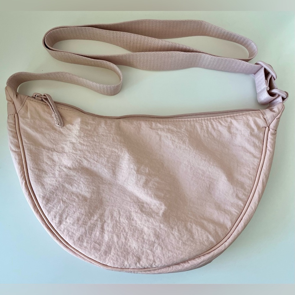 Uniqlo round mini shoulder bag in blush/pale pink